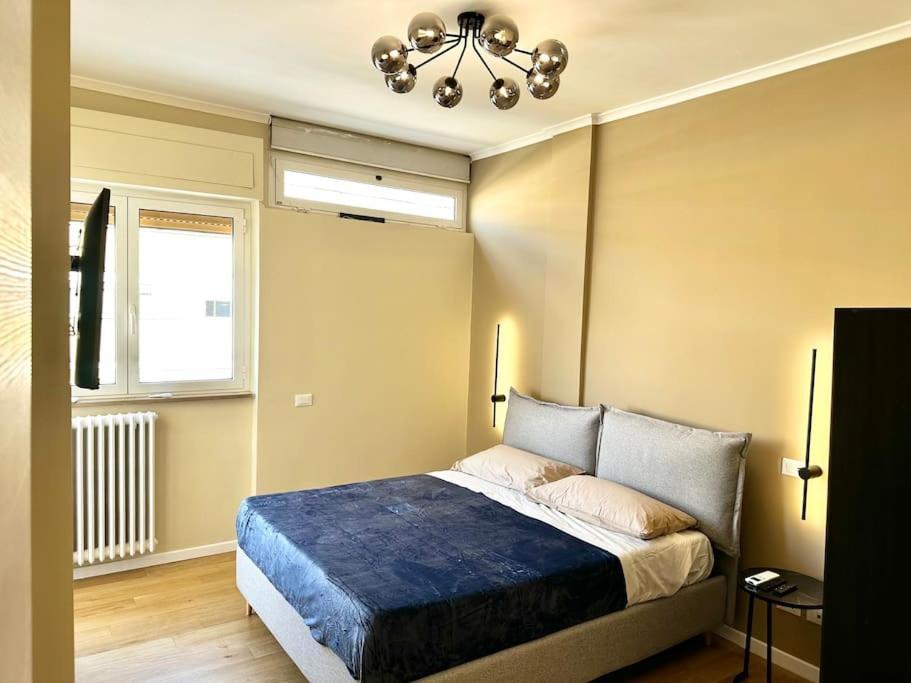 Cozy And Independent Rom